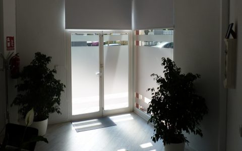 06_front_door_inside